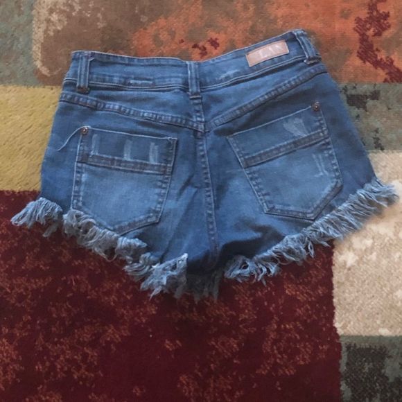 High Waisted Frayed Denim Shorts - Picture 5 of 5